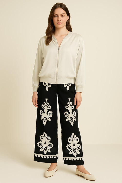 Elegantes Freizeit-Outfit mit Ikat-Muster