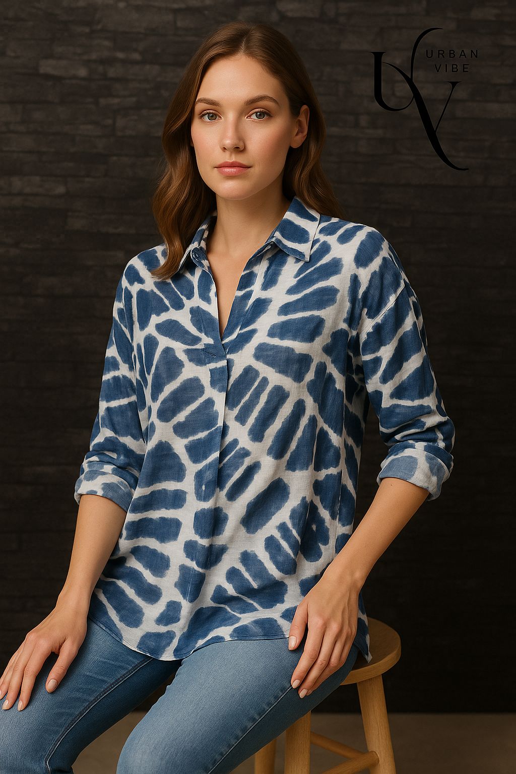 Urban Vibe Batik-Bluse in Jeansblau – Stilvoll & Lässig bis Größe 44