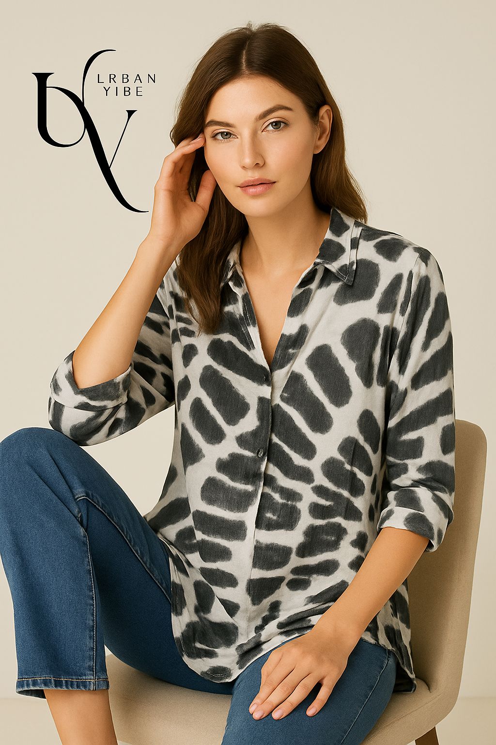 Urban Vibe Bluse im Schwarz-Weiß Batikdesign – Bis Größe 44